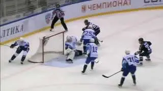 Гласс не дает Анисину добить шайбу в ворота / Glass says 