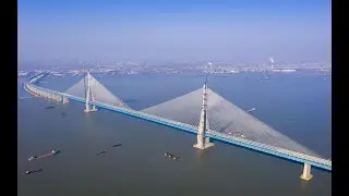12个篮球场大的桥墩，下沉江底100多米，中国超级工程震撼老外