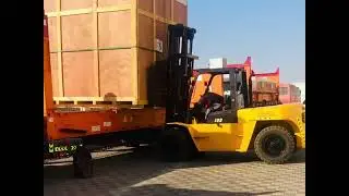 Heavy wooden box offload with 10 ton forklift #shorts