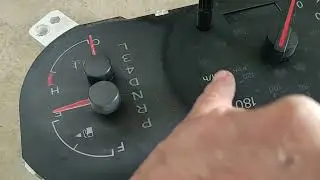 Cómo desarmar el tablero superior de mi carro para limpiarlo