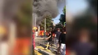 В Лазаревском районе Сочи горят частный дом и шашлычная
