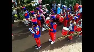 acara drum band di sinei wonosalam di ikuti SD dan TK