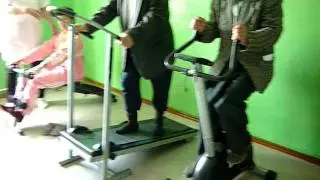 Ветераны в тренажерном зале в приюте Сибая