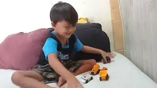 Saat Anak bermain sendiri