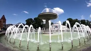 От фонтана горпарка, до фонтана на центральной площади. Наваливаем на велосипеде!)