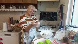 ESRA KIYMA ÇIKARMIŞ BUZLUKTAN KÖFTE YAPALIM DİYE🤫BEN KIYMALI DOLMALIK BİBER YAPTIM.
