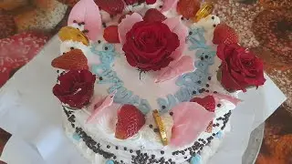 Yana bir özgacha  #tort.Orasi vaflilar bilan töldirilgan tort😋😋