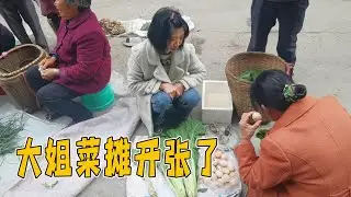 The lettuce grown by the eldest sister is on the market, cut back and sell it