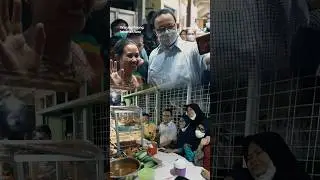 Setiap mampir ke Warung Peong, rasanya senang sekali karena bisa berbincang dan makan bersama warga.