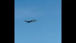 Big plane is landing