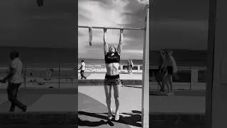 We love some casual pull-ups @mark_edward_g  #pullups #calisthenics