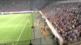 Стюард б'є фаната який вибіг на поле