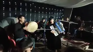Сарвиноз Курязова. Гармонни йиглатиб куйди.