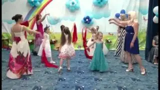 Танец мам с дочками