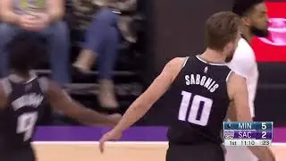 Domantas Sabonis gets his first basket as a Kings player vs Wolves