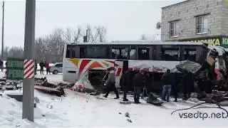 Видео с места смертельной аварии с автобусом из Армении в Воронежской области