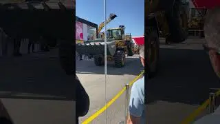 Фронтальный погрузчик ездит на передних колесах!