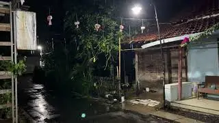 The rainy atmosphere in a village in Indonesia is suitable for lulling sleep #rain #rainsounds