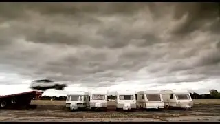 Top Gear Запустили машину в дома на колесах