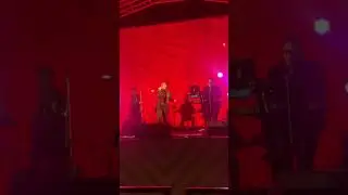 Дождит мужиками? It’s Raining Men. ОкКеуВаnd 