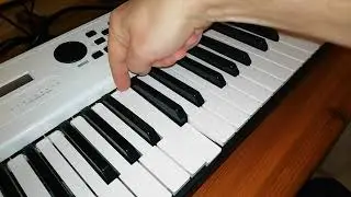 YAMAHA vs KORG keyboard pivot point