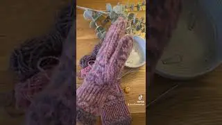 Songbird mittens pattern by Erica Hausser 