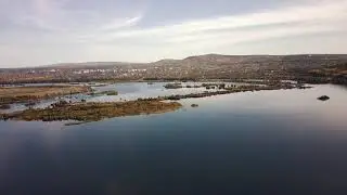 Над островами и водной гладью