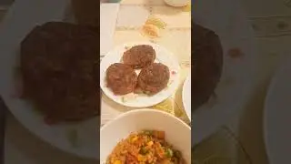 Гавайская смесь с картошкой, котлеты с соусом 