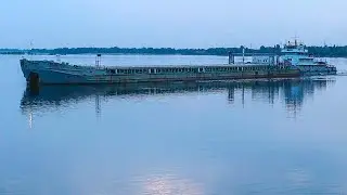 Озёрный толкач «ОТ-830» с Несамоходной баржой «СФС-333»