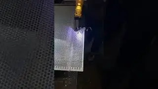 Работа аккумуляторных ножниц по металлу