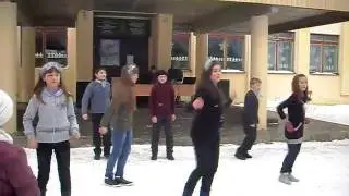 танец 6 а класса на празднике микрорайона