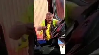 Коода тебя попросили что то сделать #приколы #смешно #чай #мем #упал с чаем #дальнобойщики #игры#лох