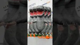 Надувной костюм динозавра🦖 Ти-Рекс надел бархатные тяги 🫣😂 #тирекс#динозавр#юмор#тяги#бархатныетяги