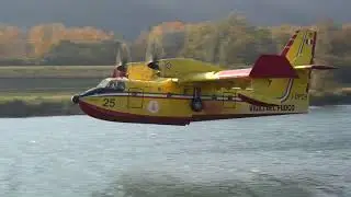 Canadair CL-415 Water Bombers Firefighting in Austria, Tankvorgang in der Neuen Donau, Wien