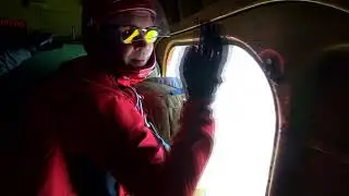 Не простое  отделение с гигантским флагом - видео от воздушного оператора