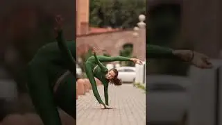Невероятный шпагат и растяжка - Танцор гимнастка Ксения Лебедь на фотосессии