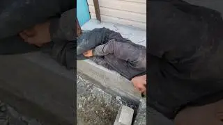 Ғарибон мефаҳманд! касе ғарибай лайка бзан . Так спят молодые на стройке. #гариби #мухочир