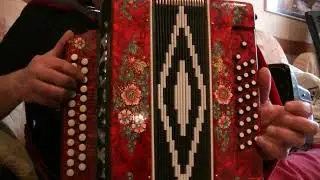 Соединение правой и левой руки на гармони при  помощи нот.