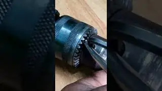 How to Remove Drill Bits without A key