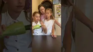 Короче говоря Алинка спрятала еду в цукини 
