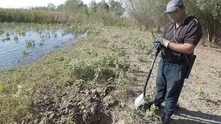 Коп Металлолома  на берегу Реки