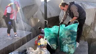 Les bénévoles de NicePlogging nettoient la digue du port de Nice