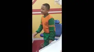 Disekolah ku ada dokter gigi yeay