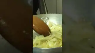Pasta cipolla tonno e olive 