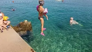 Хорватия,веселые прыжки в воду