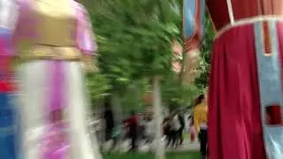 Gigantes y cabezudos de Alcalá en las Fiestas de San Isidro. Directo
