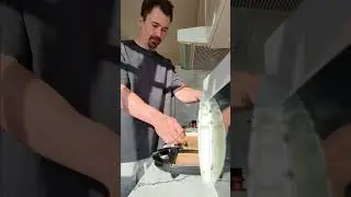 Он ещё и готовить умеет?!