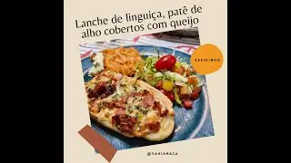 Lanche de linguiça, patê de alho,  cobertos com queijo muzzarela!  Acompanha batatas crocantes! 😋😋😋