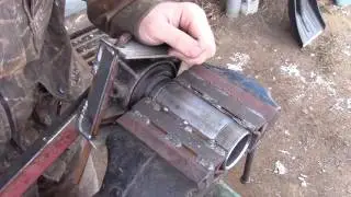 How to disassemble the jack, unscrew the cylinder from the sole