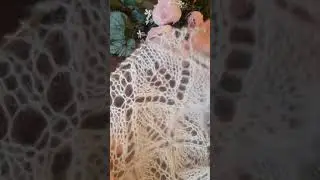 Вяжу шаль спицами.